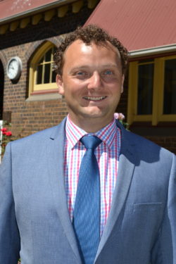 Mr Andrew Travers
